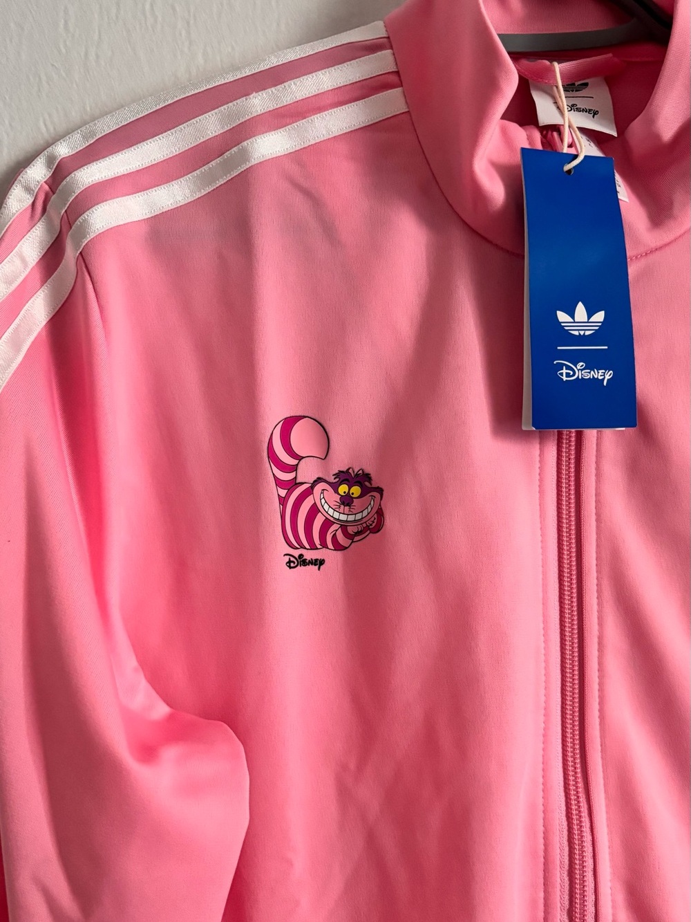 ✨ Wonderland Streetwear: Disney x Adidas Cheshire Cat Pink Track Jacket ✨ - Picture 4 of 7